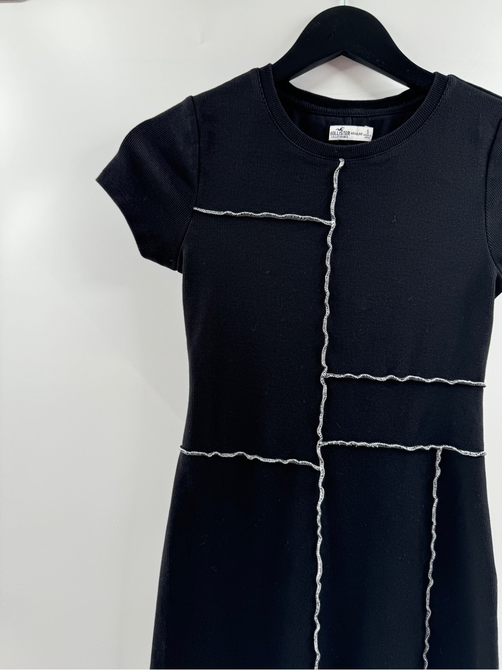 Hollister Black Contrast Stitch Mini Dress – Women's Small Regular - Picture 2 of 8